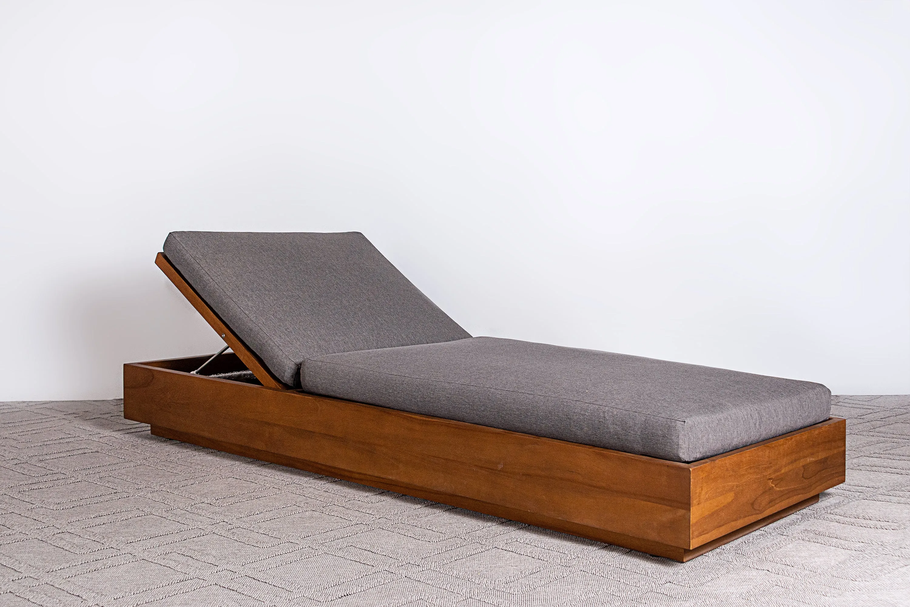 Kinta Outdoor Chaise Lounge